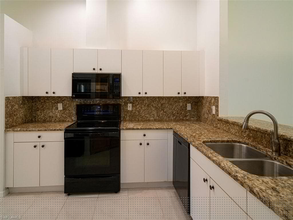 5347 Whitten Dr 88, Naples, FL 34104-6