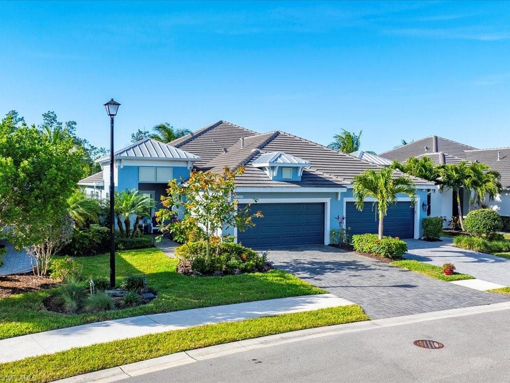 2235 Marquesa Cir S, Naples, FL 34112-2
