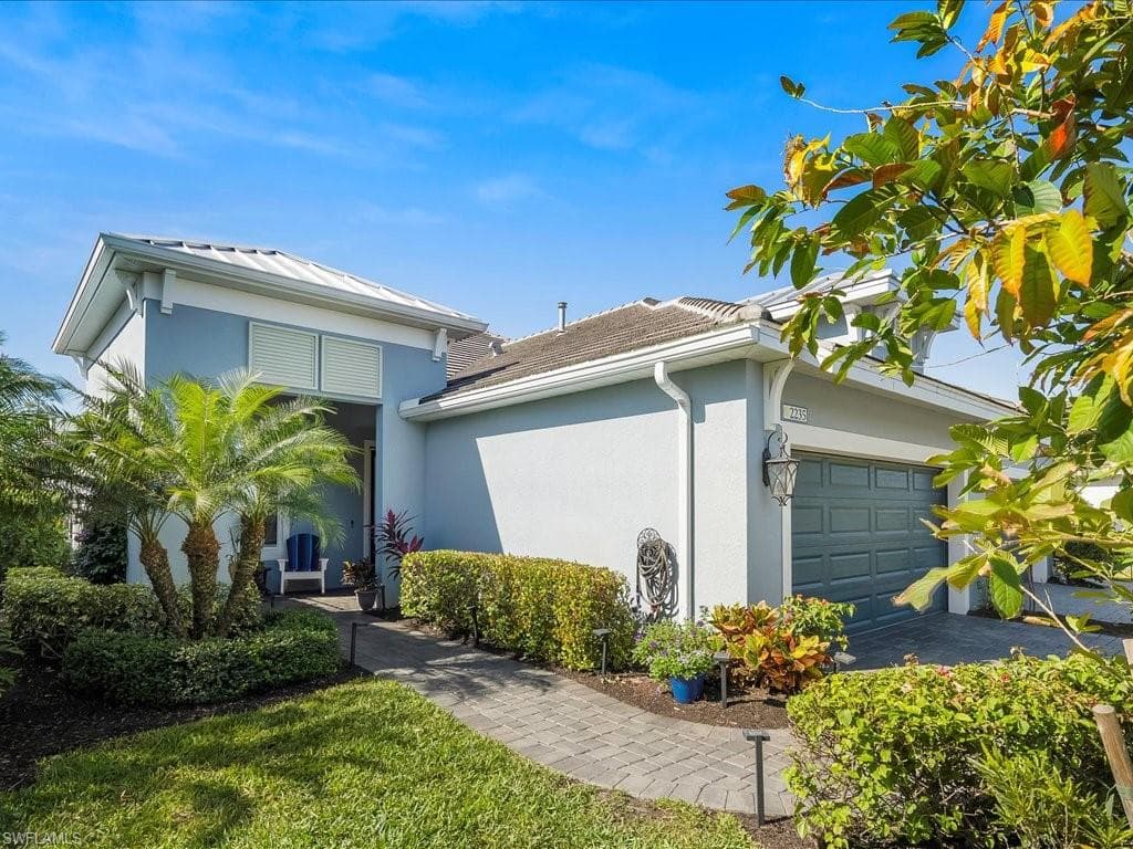 2235 Marquesa Cir S, Naples, FL 34112-3
