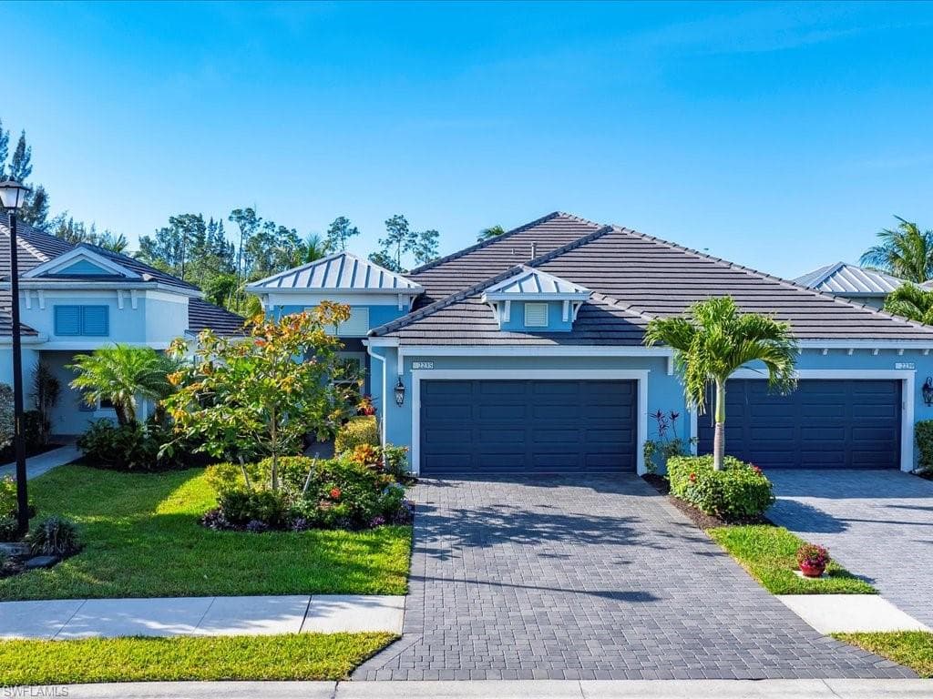 2235 Marquesa Cir S, Naples, FL 34112-4