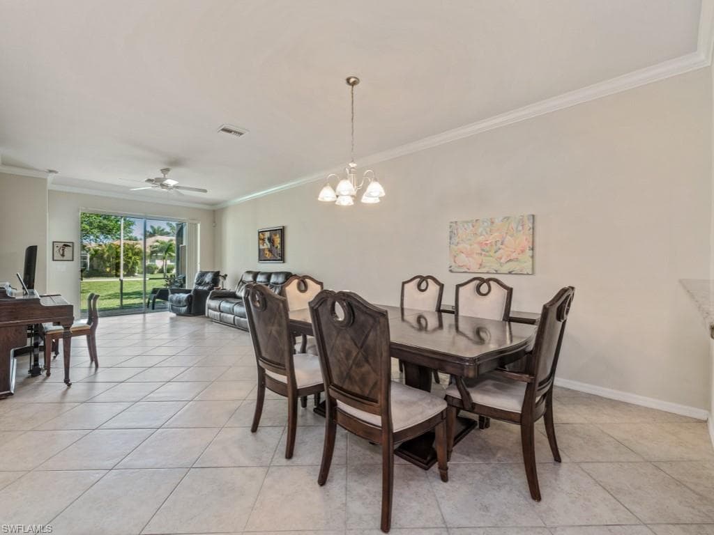 14590 Grapevine Dr, Naples, FL 34114-10