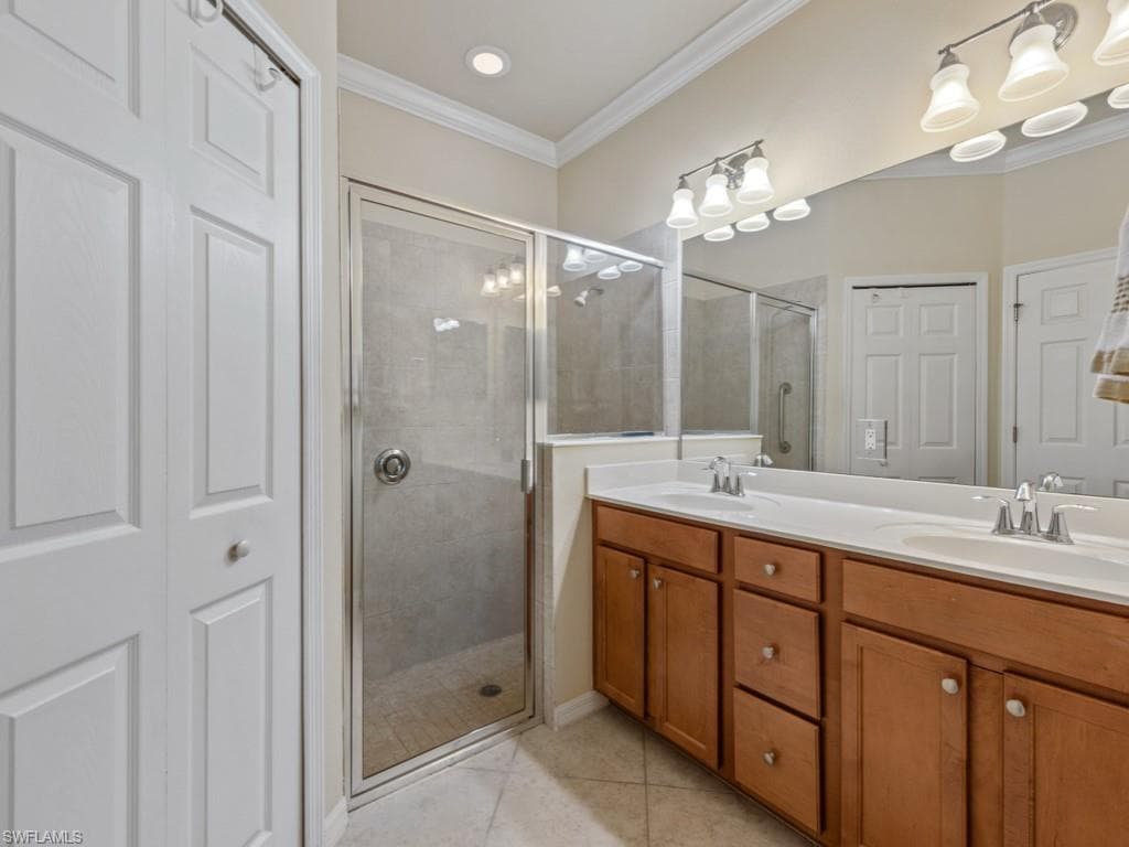 14590 Grapevine Dr, Naples, FL 34114-13