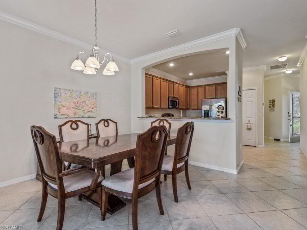 14590 Grapevine Dr, Naples, FL 34114-6