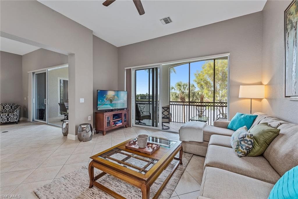 9267 Museo Cir 202, Naples, FL 34114-4