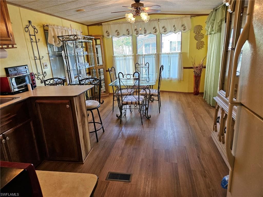 4 Onyx Dr 4o, Naples, FL 34114-26