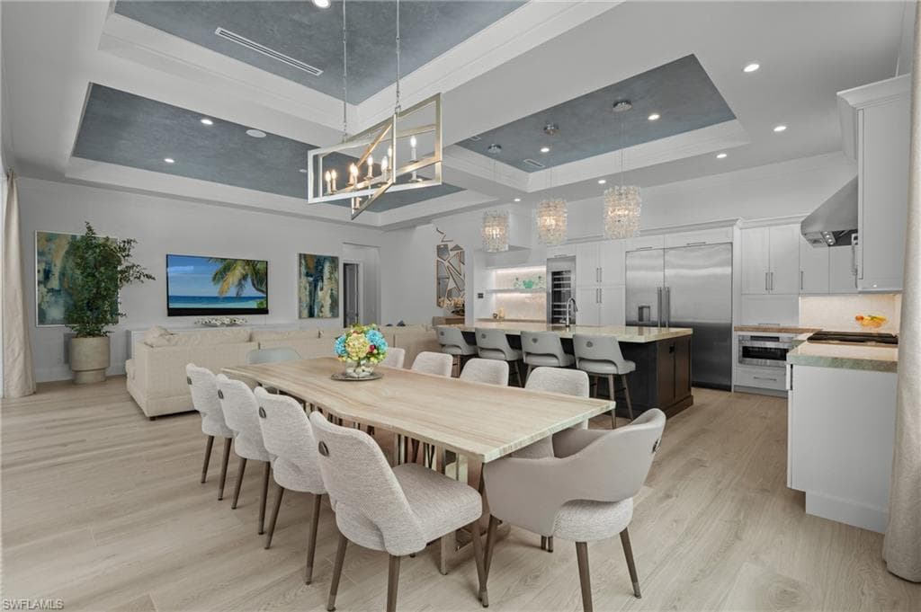 6826 Mangrove Ave, Naples, FL 34109-10