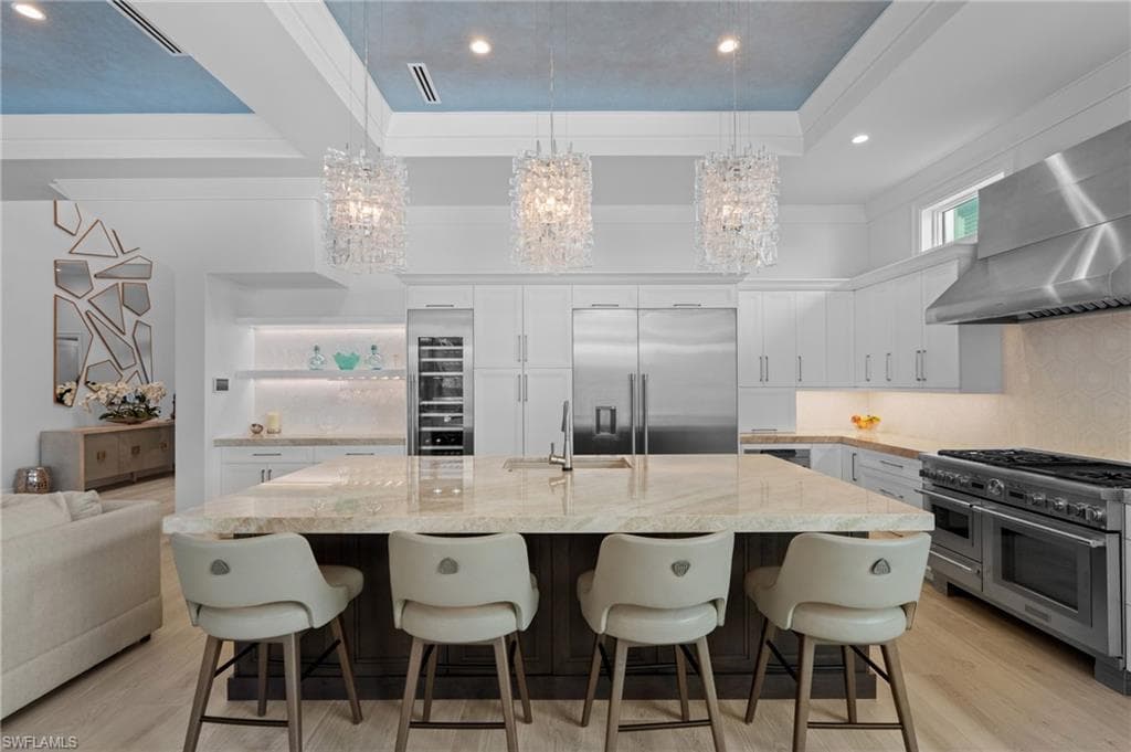 6826 Mangrove Ave, Naples, FL 34109-11