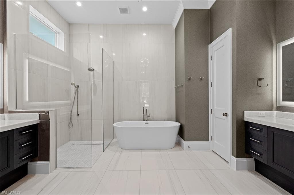 6826 Mangrove Ave, Naples, FL 34109-23