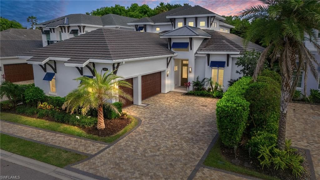 6826 Mangrove Ave, Naples, FL 34109-2