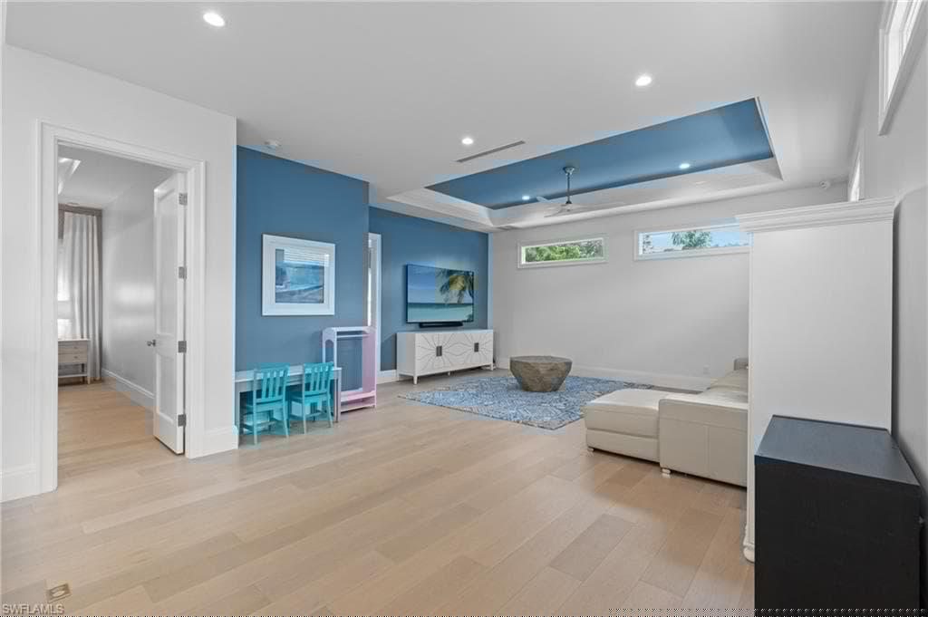 6826 Mangrove Ave, Naples, FL 34109-34