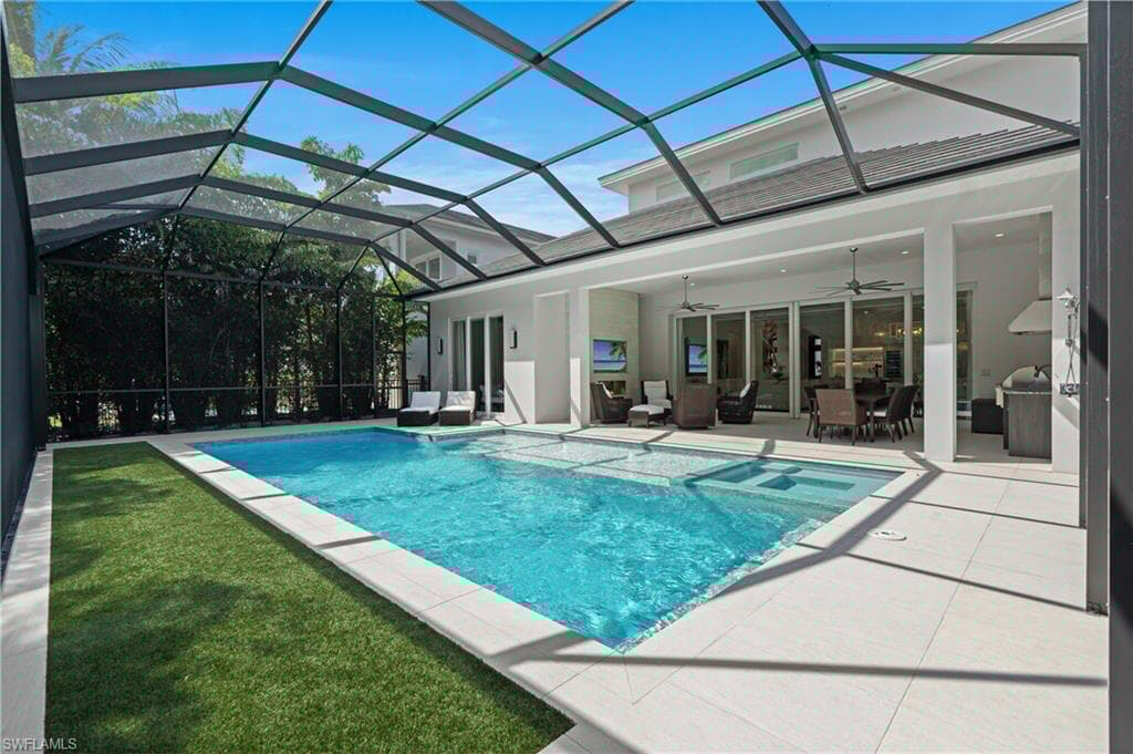 6826 Mangrove Ave, Naples, FL 34109-40