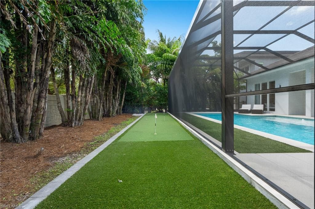 6826 Mangrove Ave, Naples, FL 34109-48