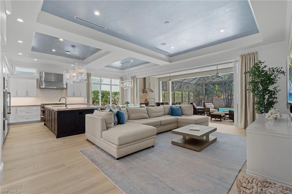 6826 Mangrove Ave, Naples, FL 34109-6