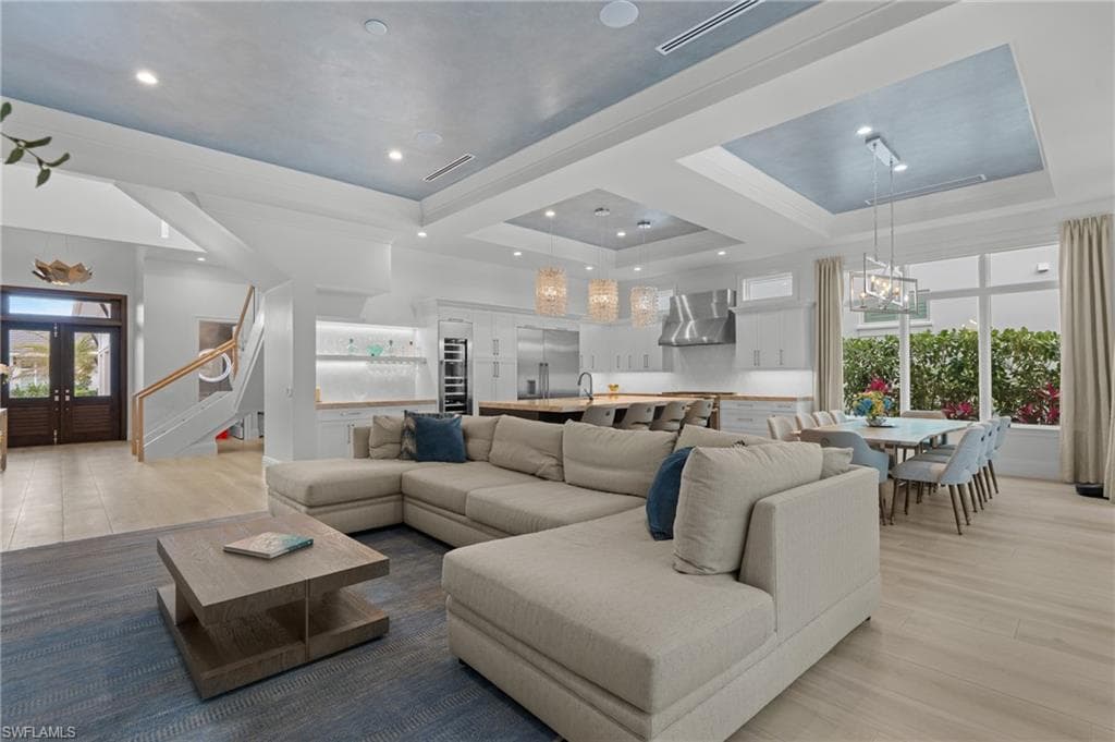 6826 Mangrove Ave, Naples, FL 34109-7