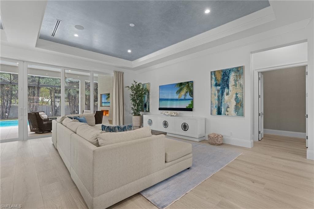 6826 Mangrove Ave, Naples, FL 34109-8