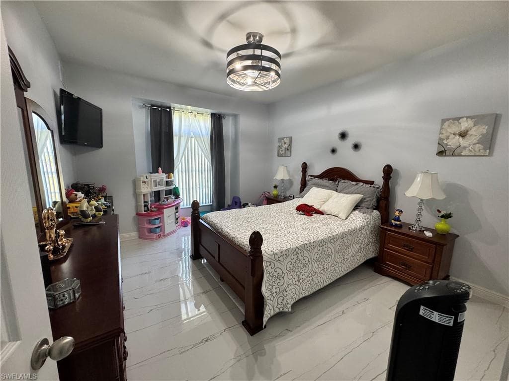 2618 35th Ave NE, Naples, FL 34120-14