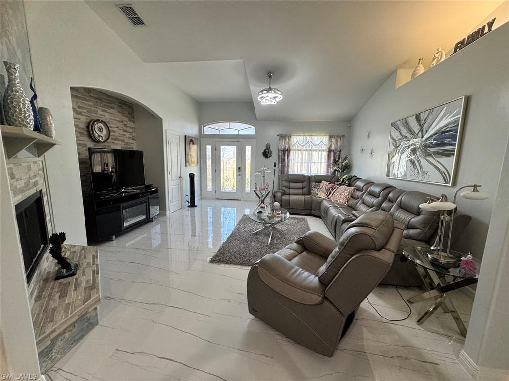 2618 35th Ave NE, Naples, FL 34120-3