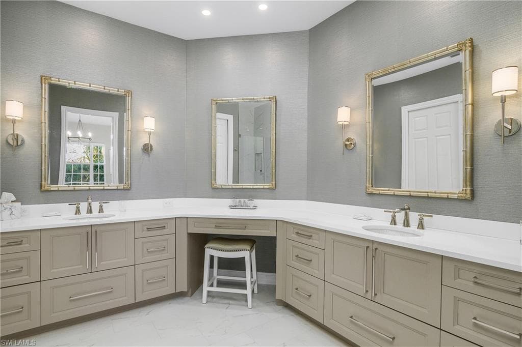 700 Bentwater Cir 203, Naples, FL 34108-13