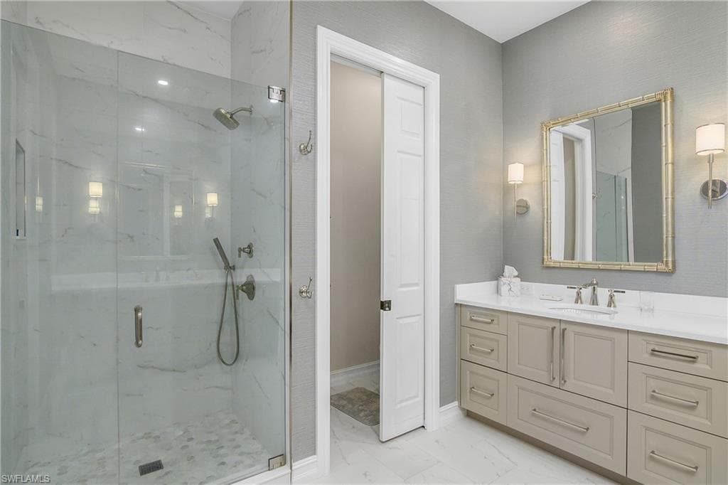 700 Bentwater Cir 203, Naples, FL 34108-14