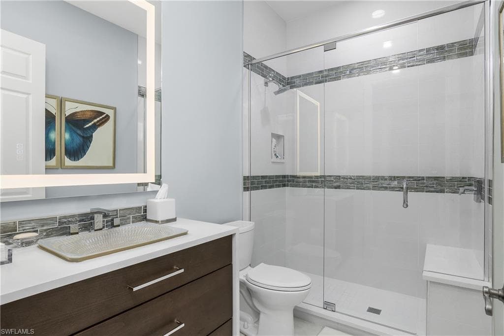 700 Bentwater Cir 203, Naples, FL 34108-17