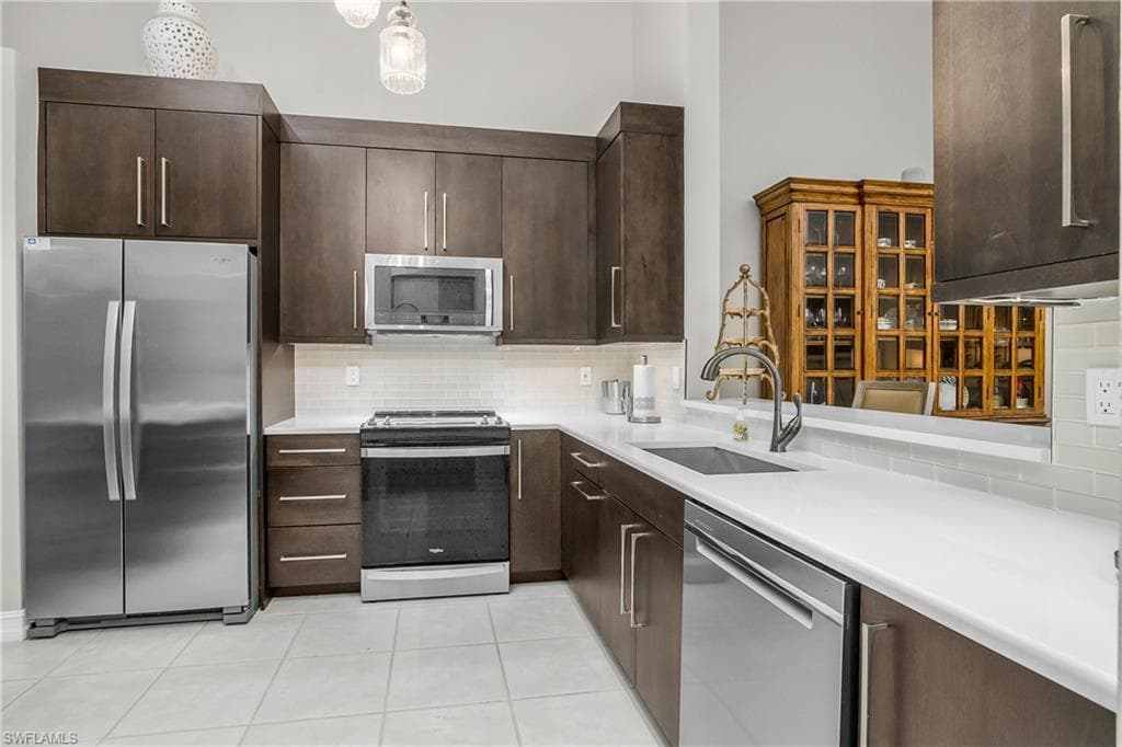 700 Bentwater Cir 203, Naples, FL 34108-24
