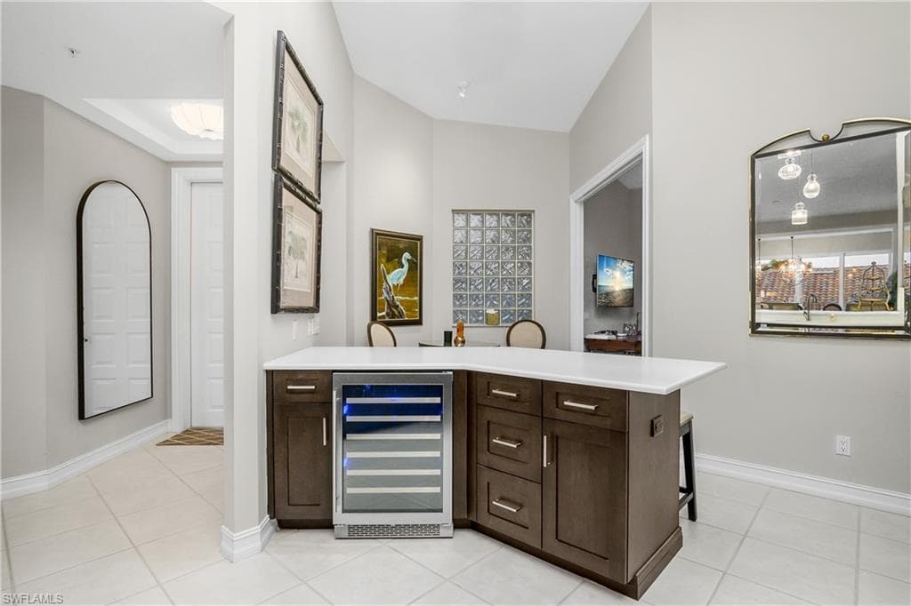 700 Bentwater Cir 203, Naples, FL 34108-25