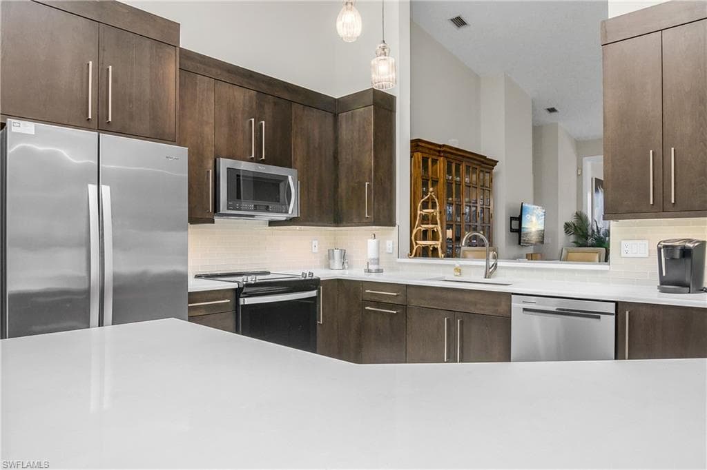 700 Bentwater Cir 203, Naples, FL 34108-26