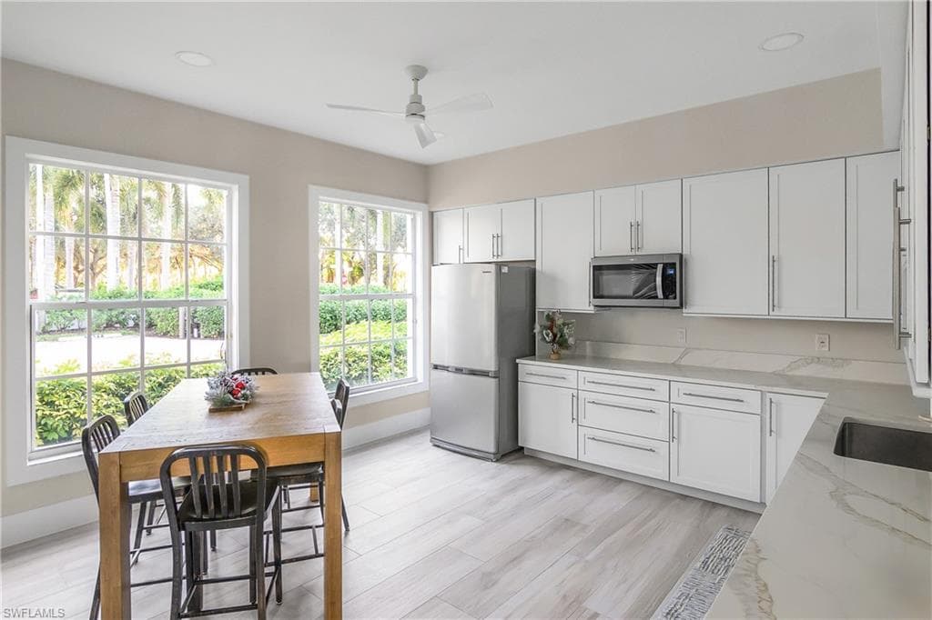 700 Bentwater Cir 203, Naples, FL 34108-29