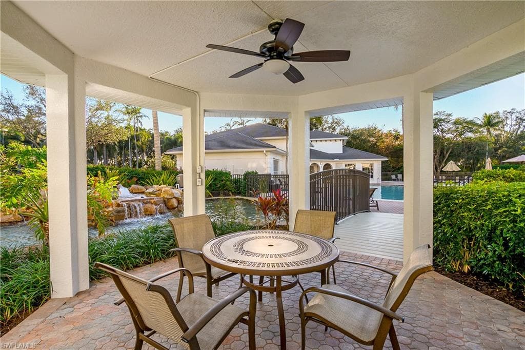 700 Bentwater Cir 203, Naples, FL 34108-31