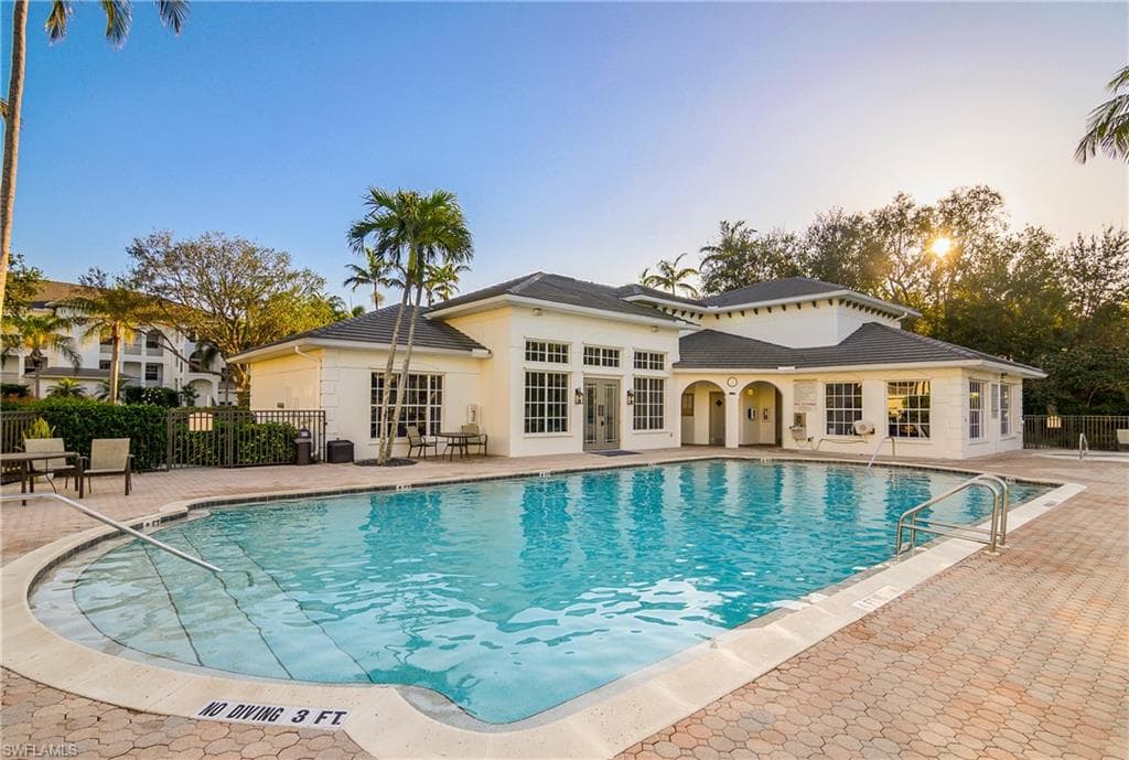 700 Bentwater Cir 203, Naples, FL 34108-32