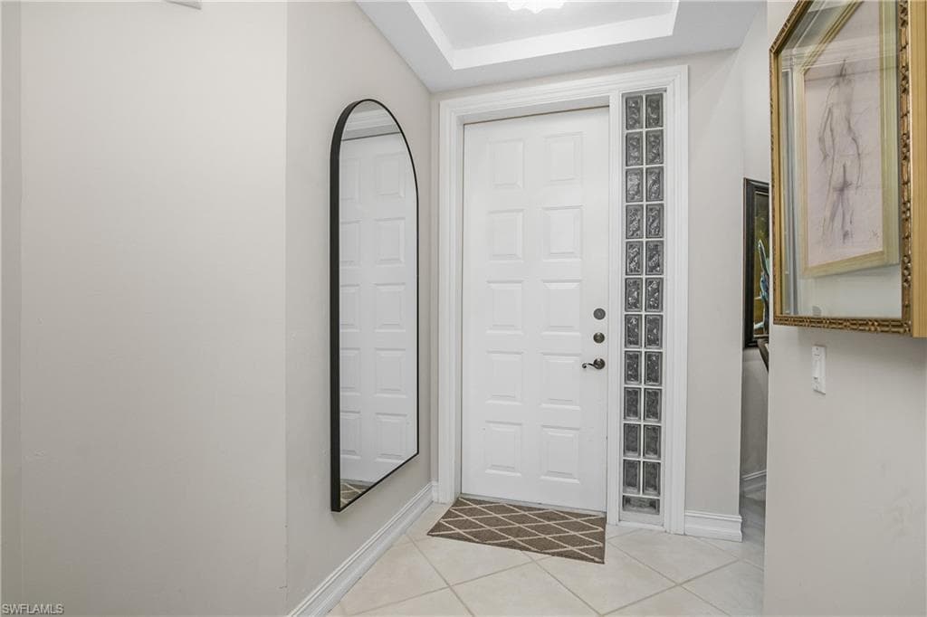 700 Bentwater Cir 203, Naples, FL 34108-3