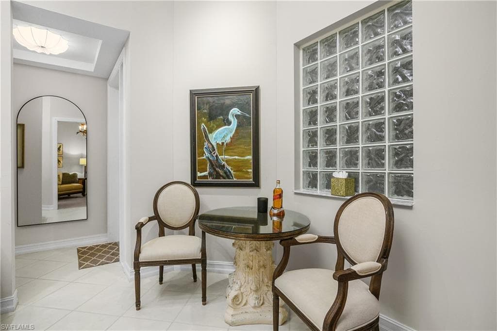 700 Bentwater Cir 203, Naples, FL 34108-4