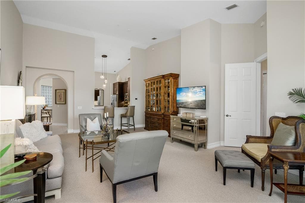 700 Bentwater Cir 203, Naples, FL 34108-7