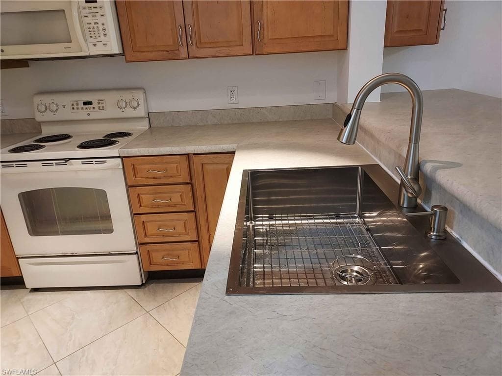 4510 Botanical Place Cir 104, Naples, FL 34112-4