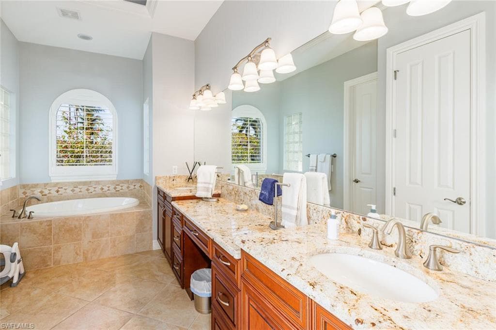 1552 Kingston Ct, Marco Island, FL 34145-10