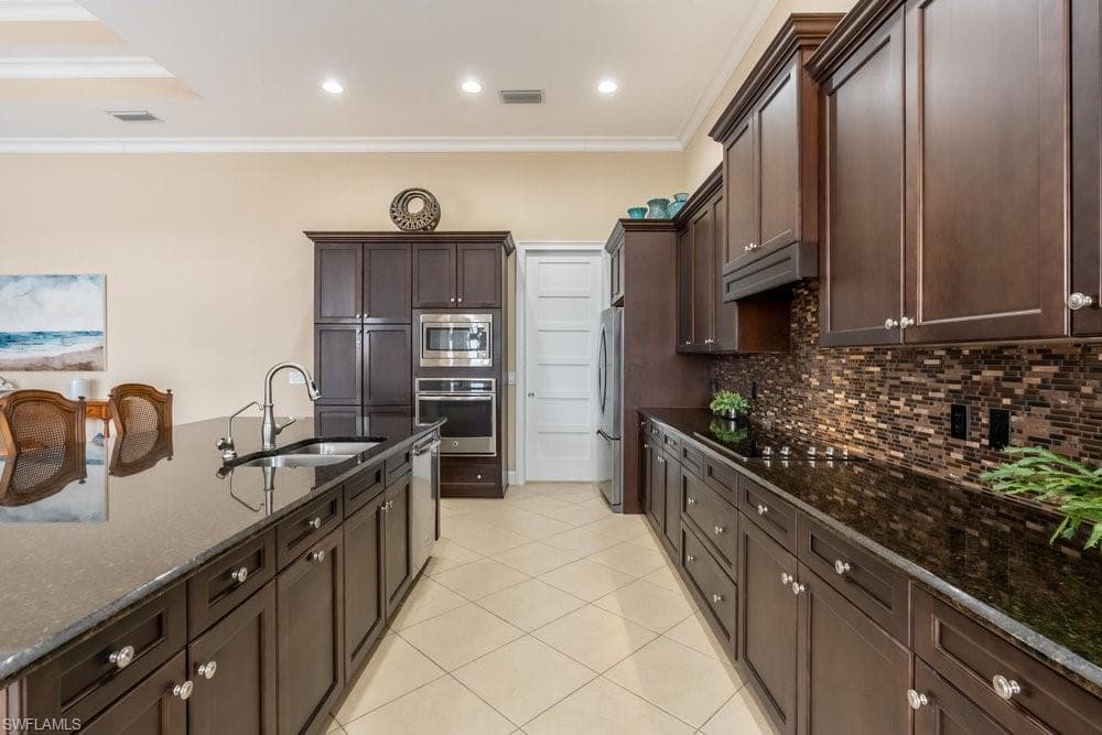 5052 Martinique Dr, Naples, FL 34113-13