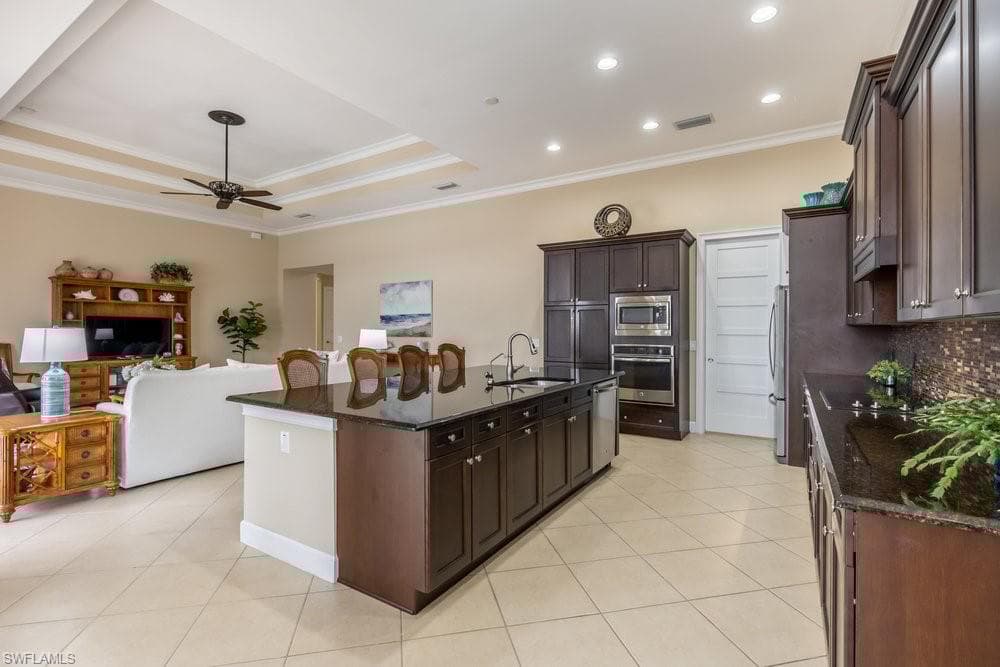 5052 Martinique Dr, Naples, FL 34113-14