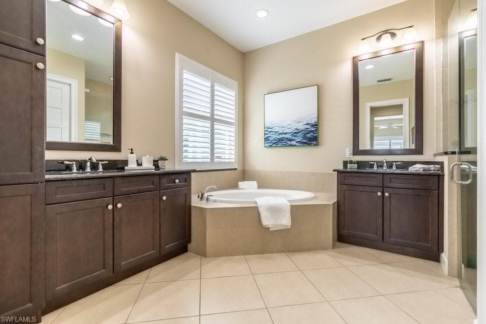5052 Martinique Dr, Naples, FL 34113-17