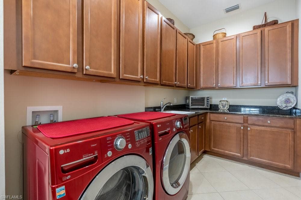 5052 Martinique Dr, Naples, FL 34113-24