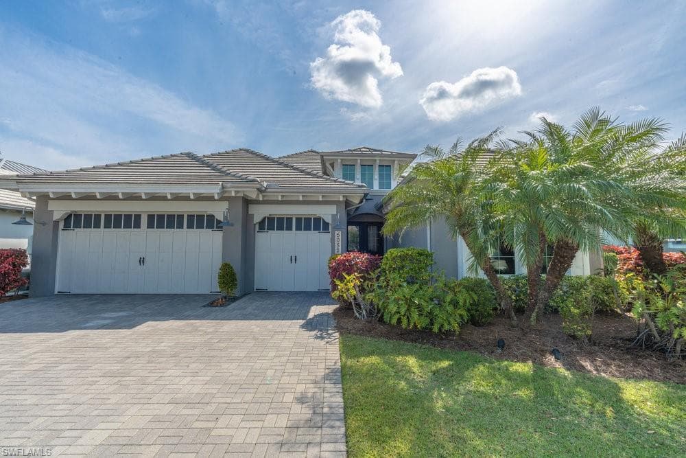 5052 Martinique Dr, Naples, FL 34113-26