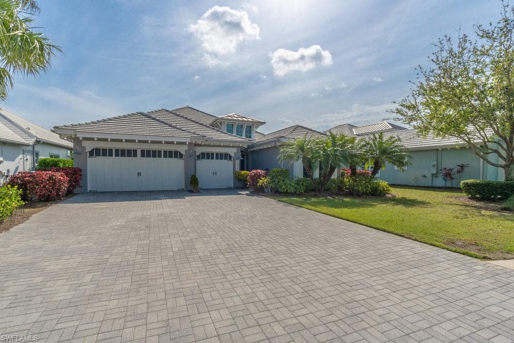 5052 Martinique Dr, Naples, FL 34113-28