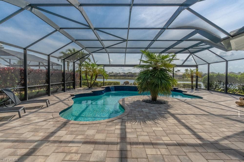5052 Martinique Dr, Naples, FL 34113-32