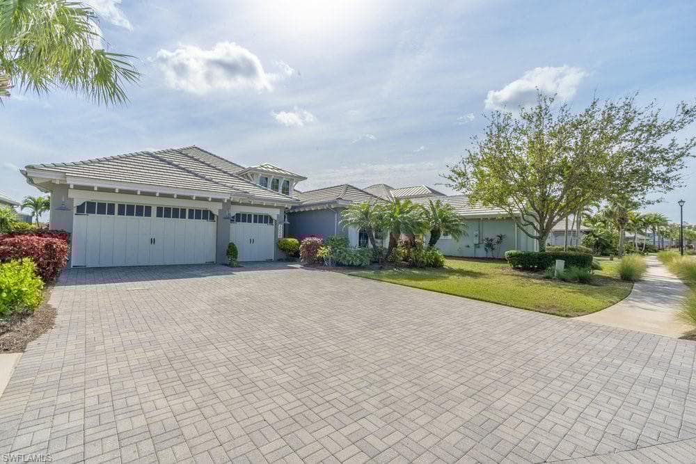 5052 Martinique Dr, Naples, FL 34113-6