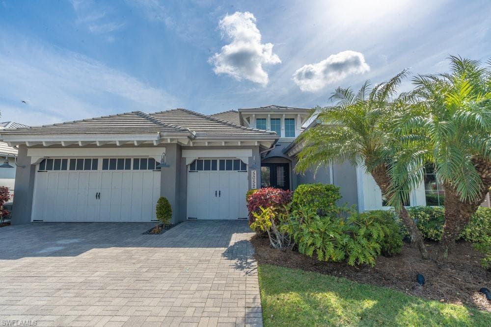 5052 Martinique Dr, Naples, FL 34113-7