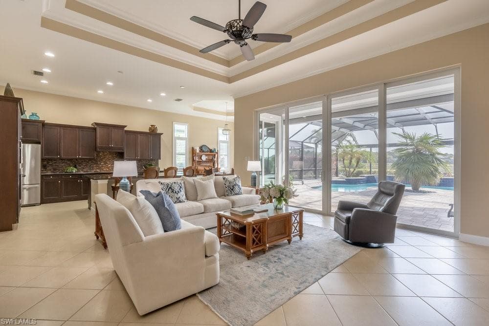 5052 Martinique Dr, Naples, FL 34113-8