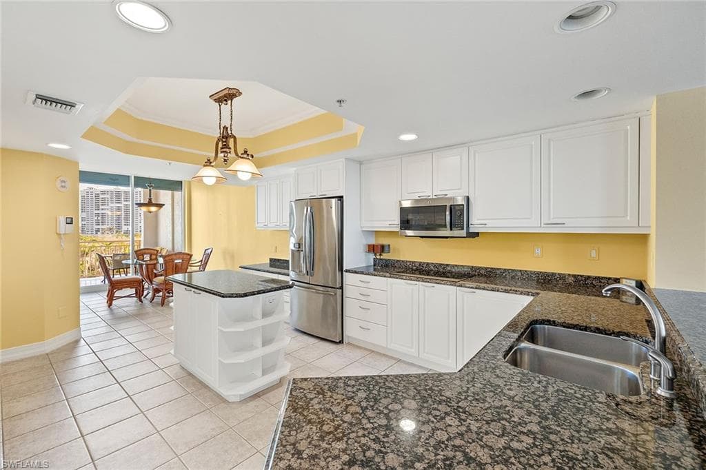 425 Dockside Dr 703, Naples, FL 34110-14