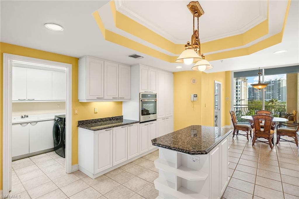425 Dockside Dr 703, Naples, FL 34110-16