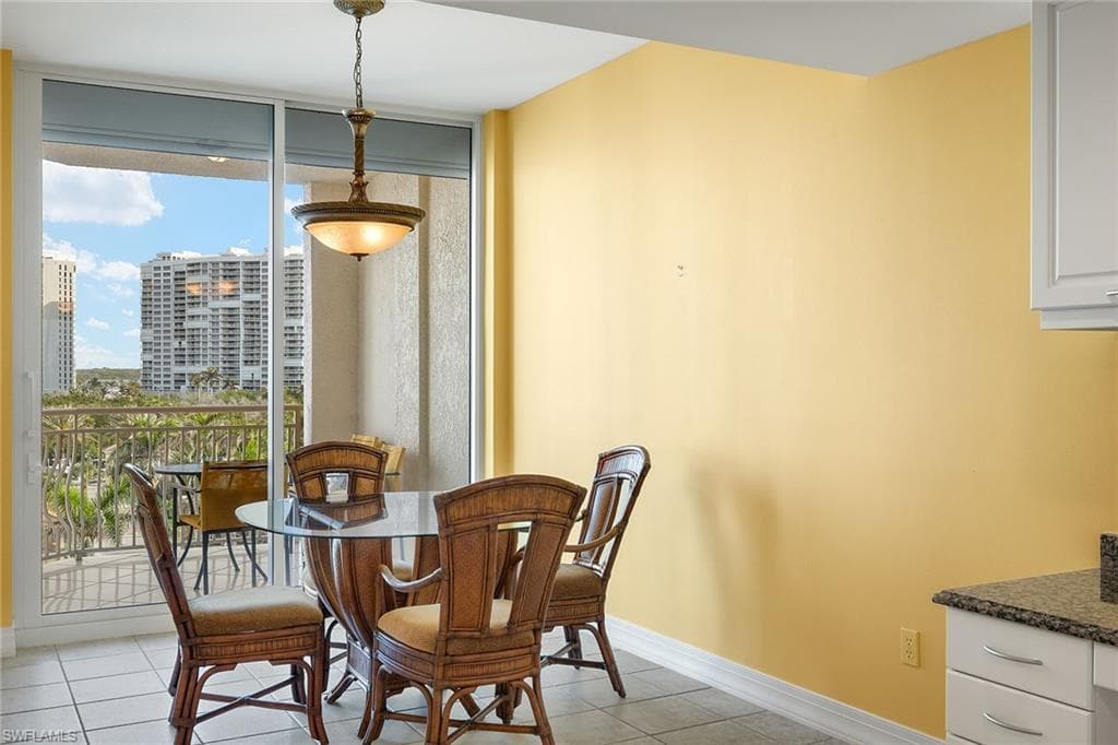 425 Dockside Dr 703, Naples, FL 34110-19