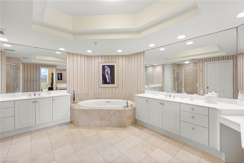 425 Dockside Dr 703, Naples, FL 34110-25