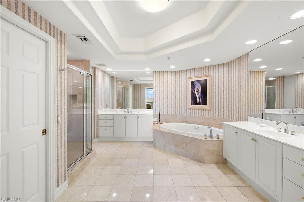 425 Dockside Dr 703, Naples, FL 34110-27